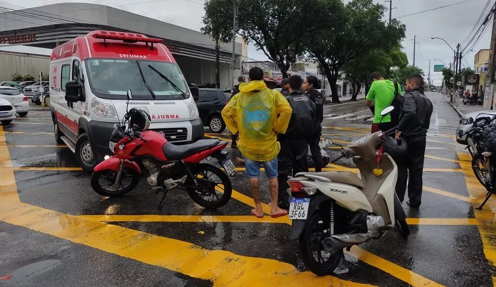 Acidente envolvendo três motos deixa uma pessoa ferida em Natal