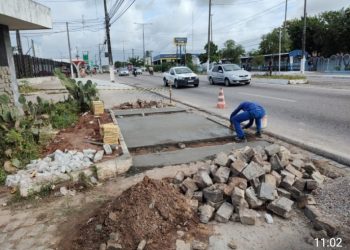 Paradas de ônibus de Natal passam por obras de acessibilidade e recebem novos abrigos