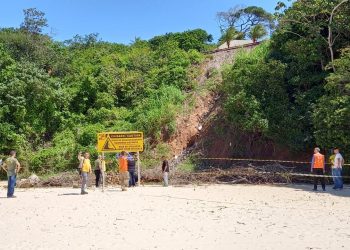 Defesa Civil de Parnamirim Interdita área de risco de deslizamento em Pirangi