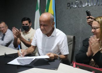 Prefeito de Parnamirim assina decreto que estabelece nova tabela salarial dos agentes de saúde e endemias