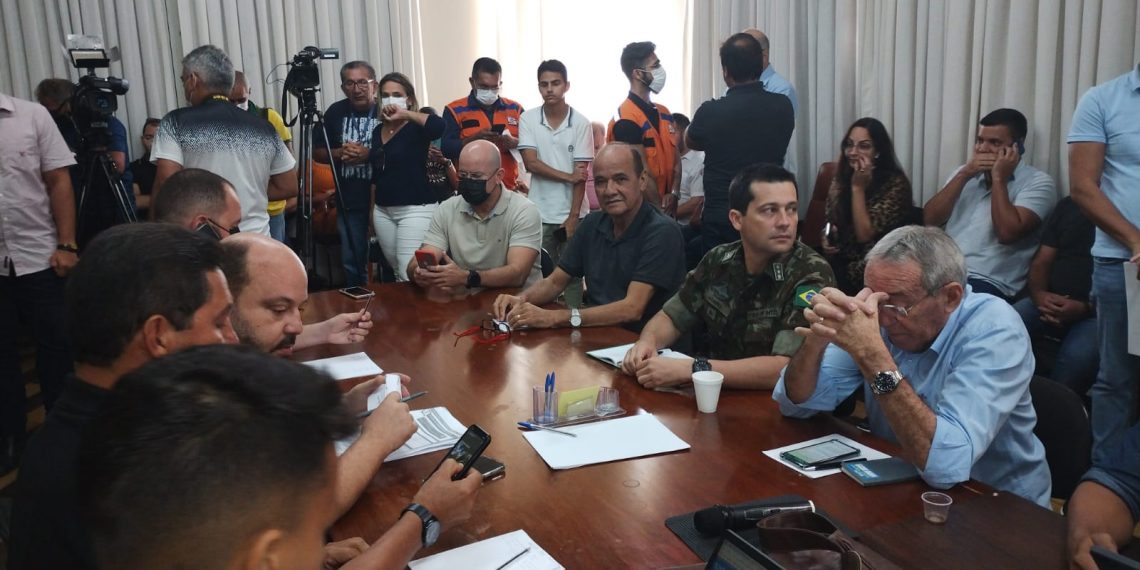 Prefeitos de cidades atingidas pelas chuvas participam de reunião com Defesa Nacional