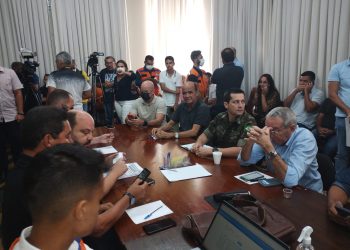 Prefeitos de cidades atingidas pelas chuvas participam de reunião com Defesa Nacional