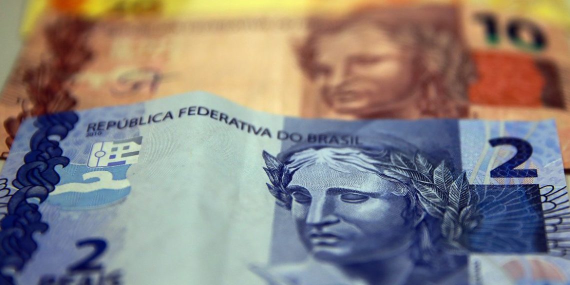 Beneficiários com NIS final 8 recebem hoje Auxílio Brasil