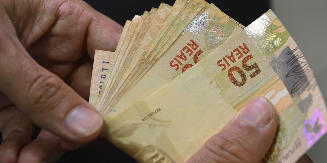 Governo antecipa calendário do Auxílio Brasil