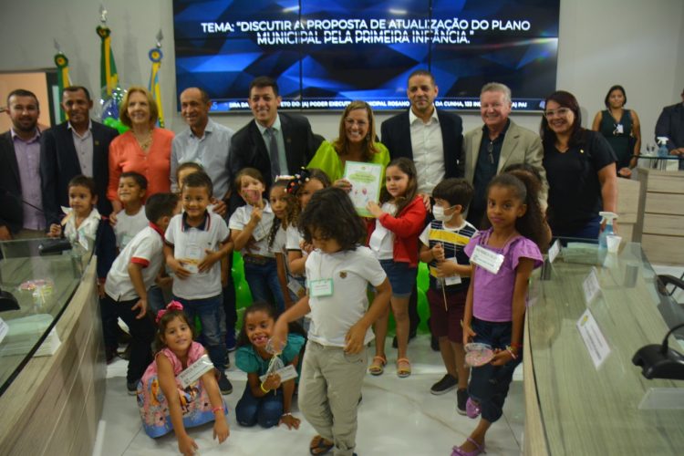 Prefeitura de Parnamirim realiza encerramento da Semana do Bebê no plenário da Câmara Municipal
