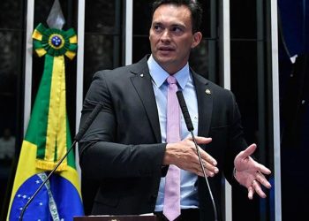 Styvenson anuncia candidatura para governador