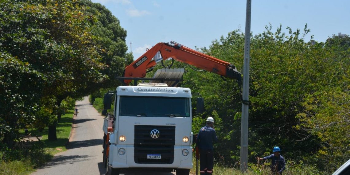 Parnamirim: Semsur implanta novos postes no prologamento da Av. Ayrton Senna