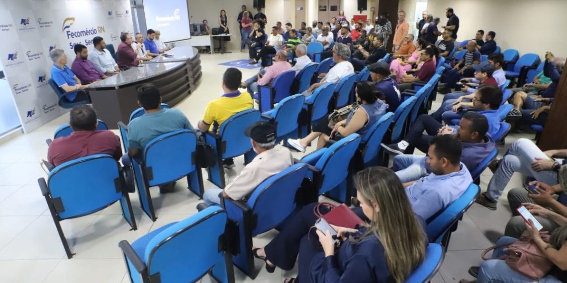 Prefeitura de Natal esclarece dúvidas e ouve sugestões sobre obra na Av. Felizardo Moura