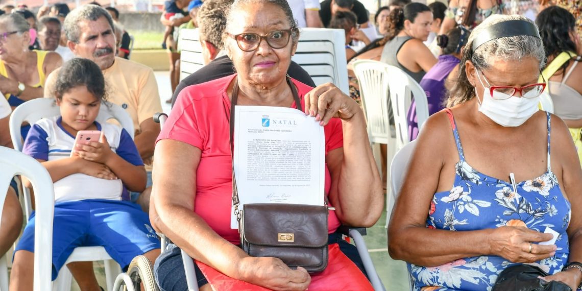 Prefeitura de Natal entrega mais 400 títulos fundiários a moradores do Passo da Pátria