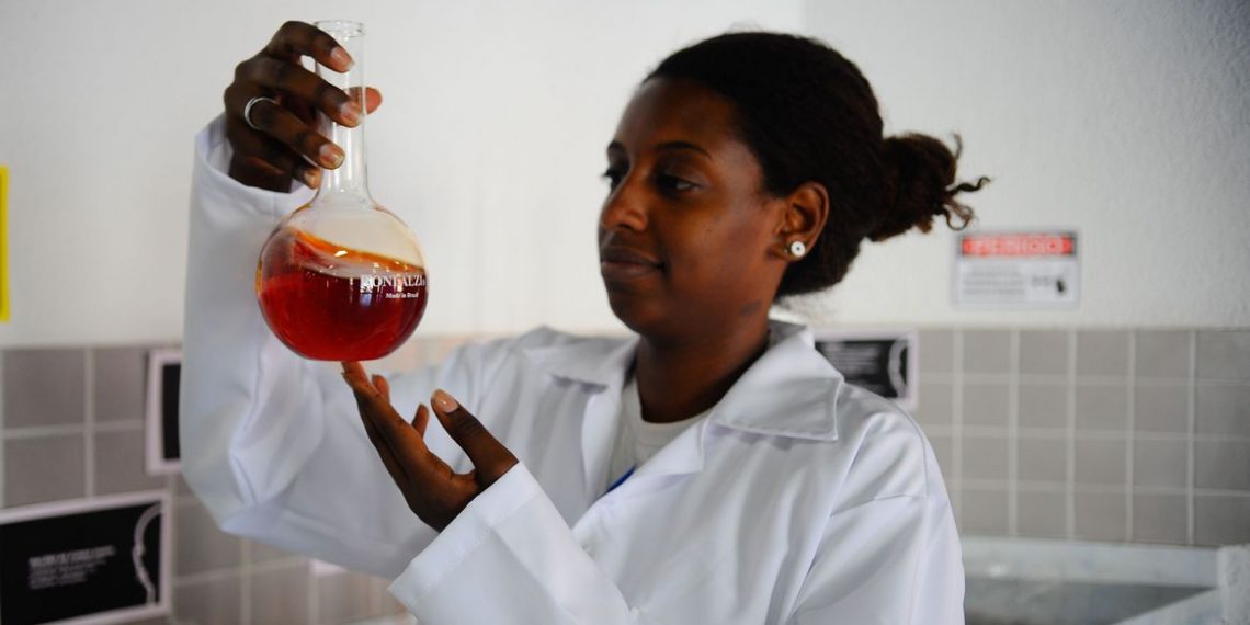 Programa Futuras Cientistas abre inscrições nesta segunda-feira