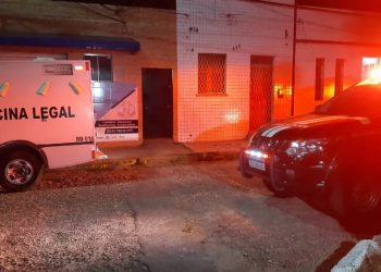 Criminosos invadem vila de casas e executam homem a tiros no bairro Alecrim, em Natal