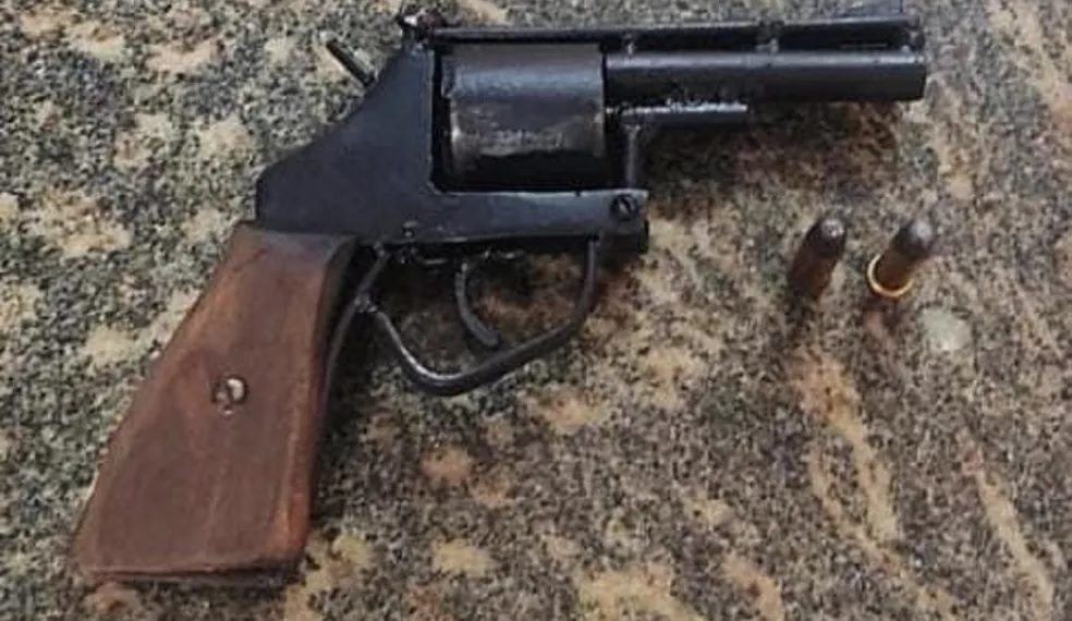 Homem é preso após tentar matar esposa com arma de fogo na Zona Oeste de Natal, diz PM