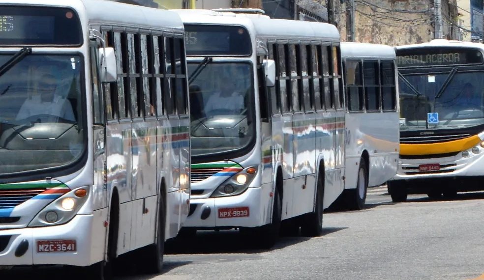 Paradas de ônibus do bairro Alecrim passam por redistribuição de linhas a partir da próxima segunda-feira (12) em Natal
