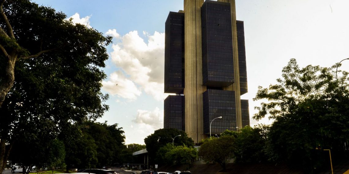 Mercado financeiro reduz projeção da inflação de 6,61% para 6,4%