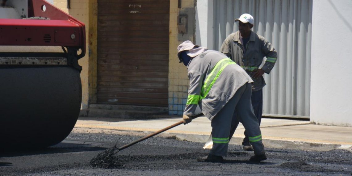 Prefeitura de Parnamirim inicia serviços de asfalto em Passagem de Areia