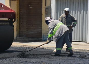 Prefeitura de Parnamirim inicia serviços de asfalto em Passagem de Areia
