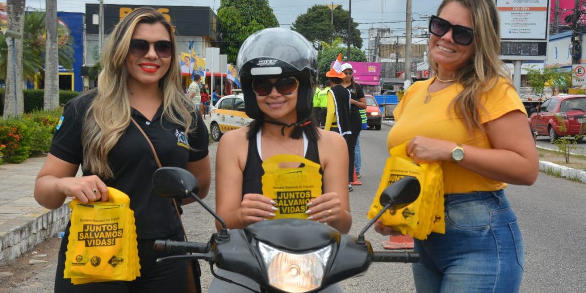 Paz no Trânsito: blitz educativa promove conscientização no centro de Parnamirim