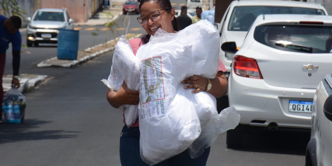 Parnamirim entrega kits de ajuda às famílias atingidas pelas fortes chuvas