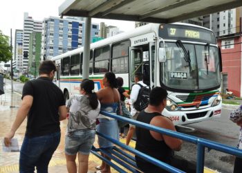 Natalenses relatam problemas com ônibus: ‘cheios e demoram a passar’
