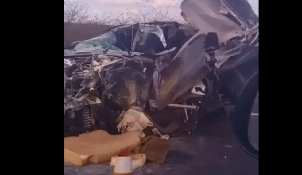 Acidente deixa uma pessoa gravemente ferida e caminhonete destruída na BR-304 no RN