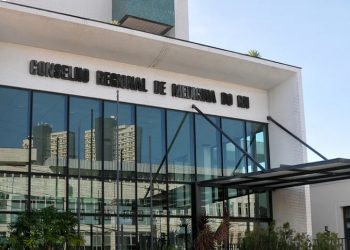 Mulher é presa em flagrante com diploma de medicina falso em Natal