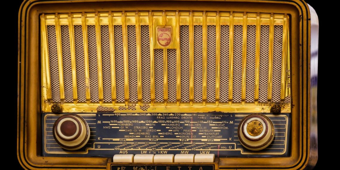 FMU apresenta especial sobre os 100 anos do rádio no Brasil