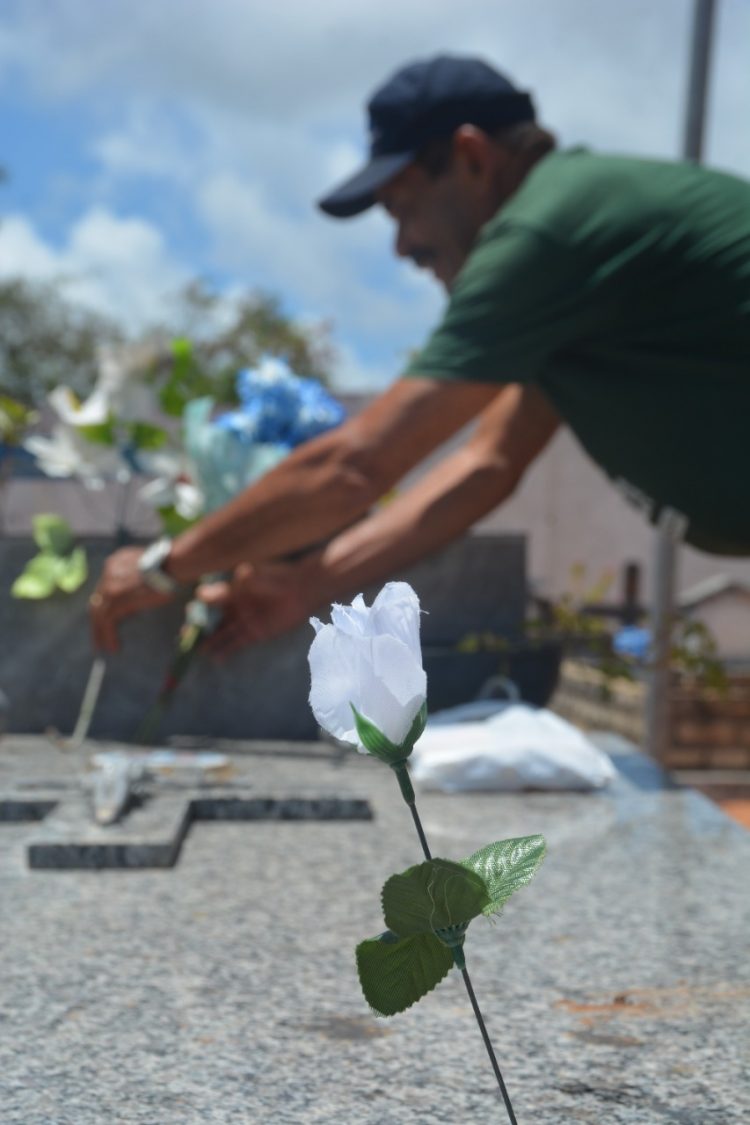 Cemitérios de Parnamirim tem grande circulação de público no Dia de Finados