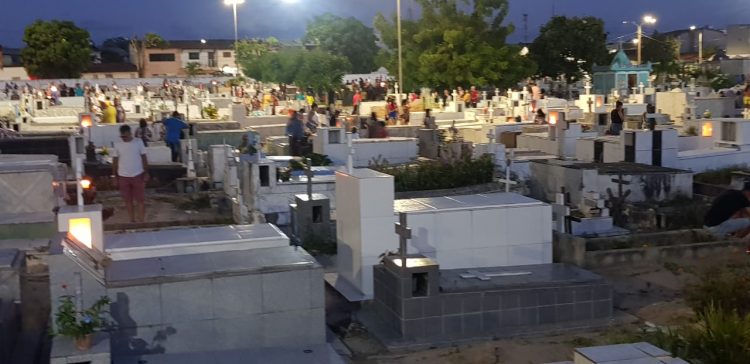 Cemitérios de Parnamirim tem grande circulação de público no Dia de Finados