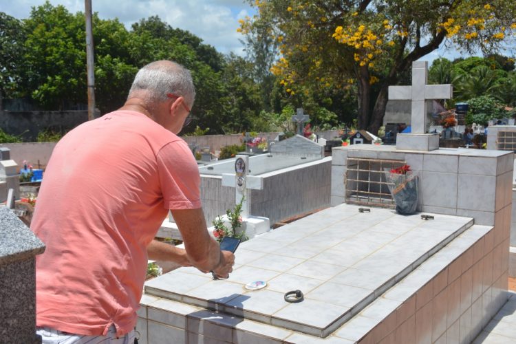 Cemitérios de Parnamirim tem grande circulação de público no Dia de Finados