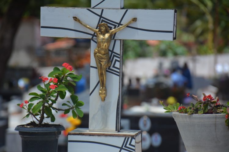 Cemitérios de Parnamirim tem grande circulação de público no Dia de Finados