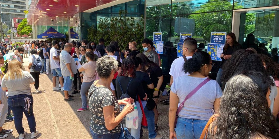Primeiro dia do Enem começa em todo o país