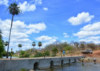 Moradores comemoram entrega de ‘passagem molhada’ na comunidade Mulunguzinho