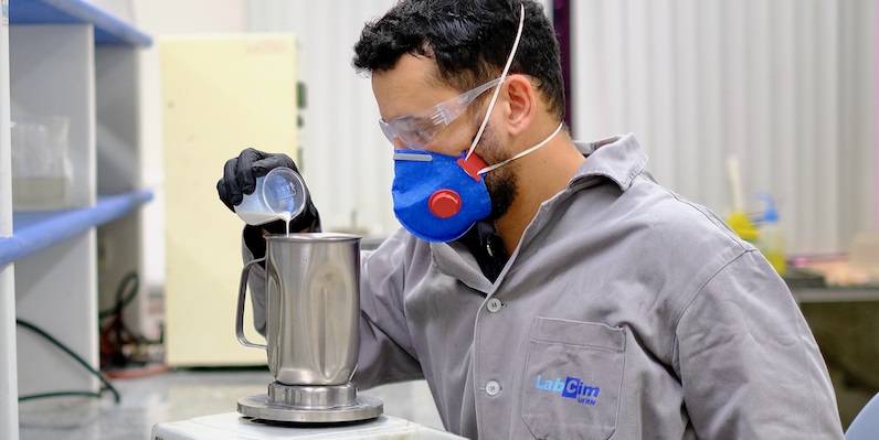 Cimentar um poço de petróleo – Tecnologia melhora a completação desse tipo de perfuração no solo