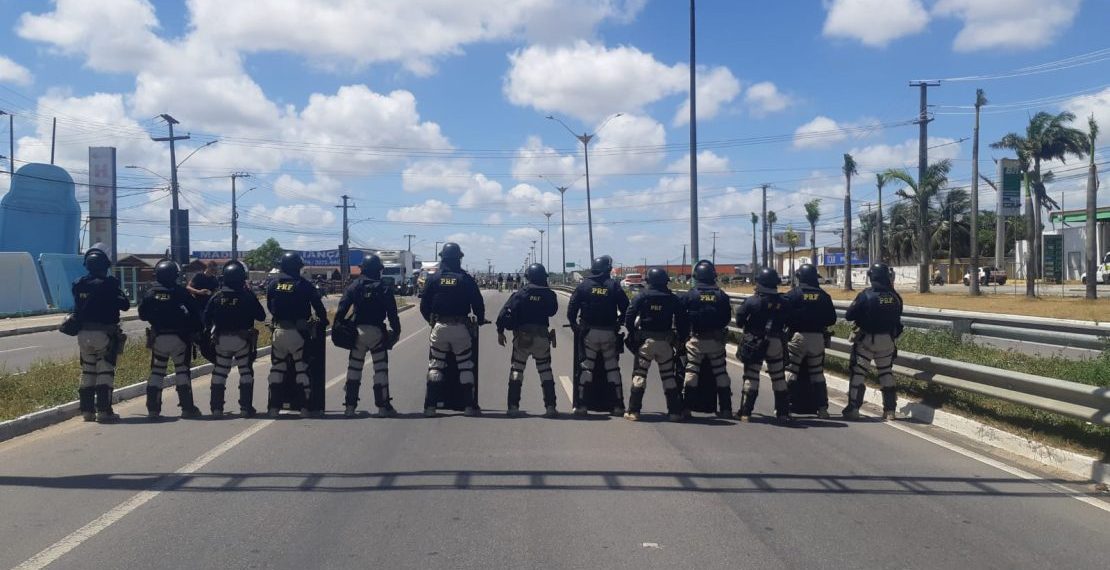 Tropa de choque se mobiliza para dispersar manifestantes na Grande Natal
