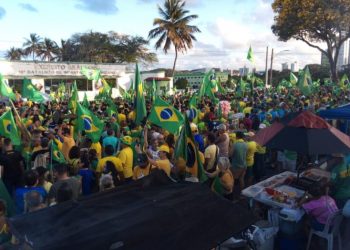 Feriado foi marcado por manifestação em frente ao 16 RI