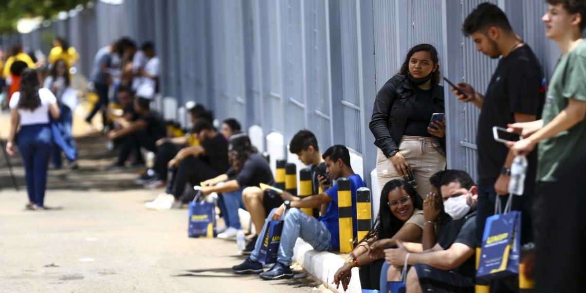 Participantes do Enem 2022 fazem hoje provas de exatas