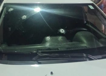 Homem é morto e outro fica ferido após atentado a tiros em frente a lanchonete em Natal