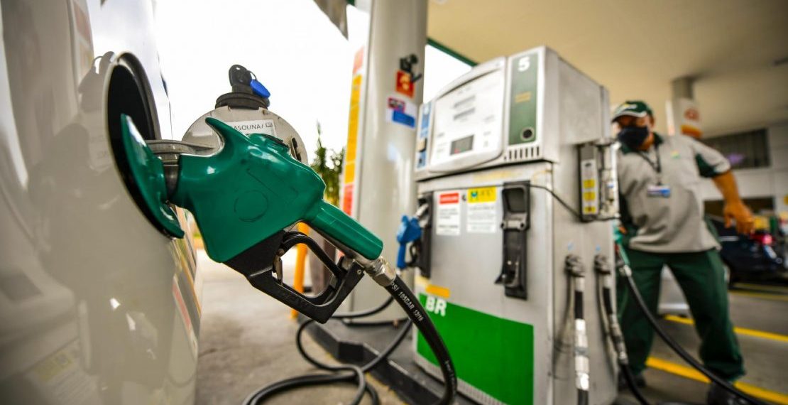 Gasolina sobe pela terceira semana seguida nos postos