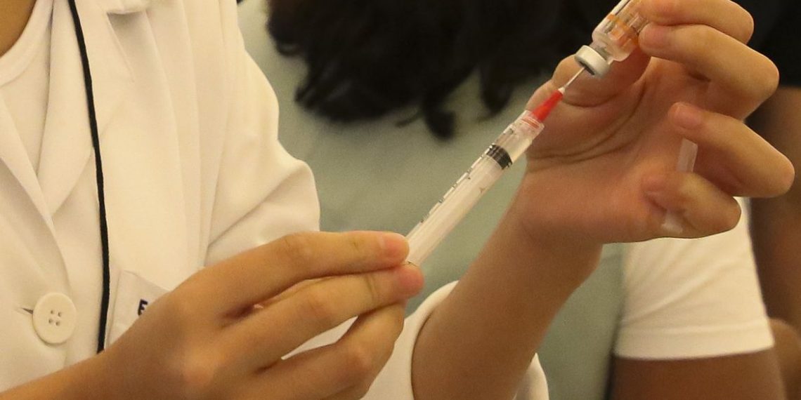 Mais de 69 milhões não tomaram 1ª dose de reforço contra covid-19