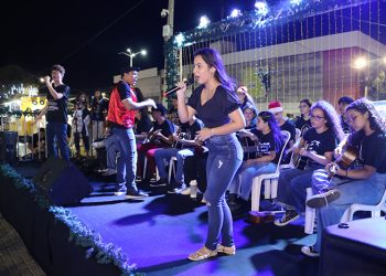 Mossoró: Artistas locais mostram talento em apresentações no palco do “Estação Natal”