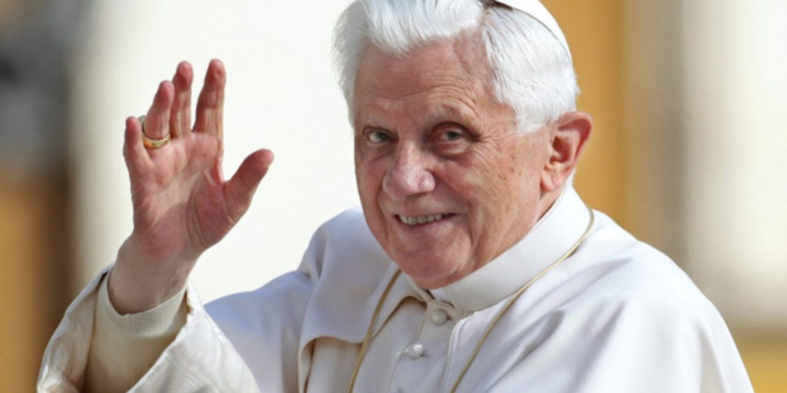 Velório de Bento XVI começa na segunda e Papa Francisco comandará funeral
