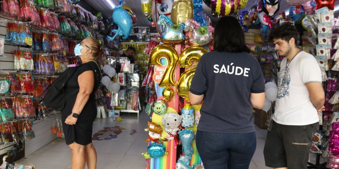 Para evitar golpes, consumidor deve ficar atento nas compras