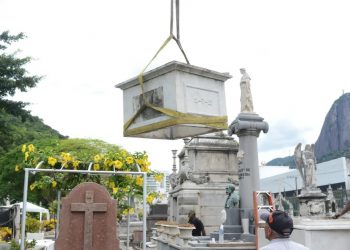 120 anos após explosão do dirigível Pax em Paris, restos mortais de Augusto Severo são exumados para voltar ao RN