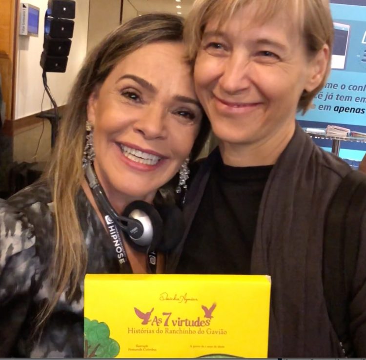 Coleção de escritora brasileira é aplicada para tratar sentimentos nos Estados Unidos