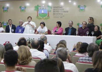 Governo do RN anuncia pagamento do terço de férias aos professores
