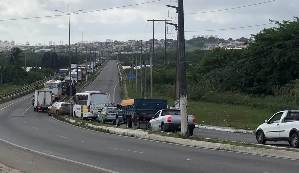 Nova interdição para obra causa congestionamento na Avenida Felizardo Moura