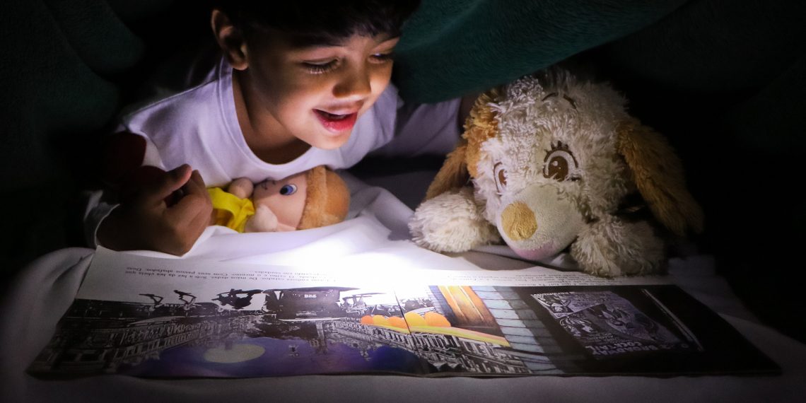 Glau Kemp convida os leitores a uma reunião divertida e reflexiva, junto aos seus amigos imaginários