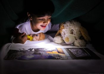 Glau Kemp convida os leitores a uma reunião divertida e reflexiva, junto aos seus amigos imaginários