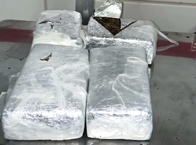 PF apreende quase 2 kg de maconha escondidos em gesso dentro de encomenda nos Correios em Natal