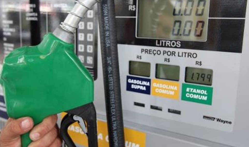 Governo decide retomar cobrança de impostos sobre combustíveis